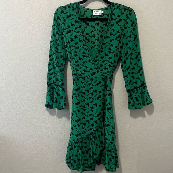 TANYA TAYLOR Nomi Wrap Dress Green Silk Print Ruffle Trim, Size 4 - Picture 2 of 15